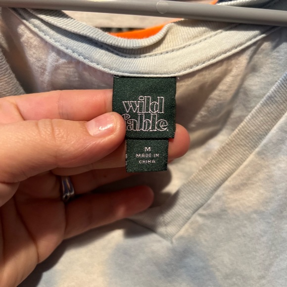 Cute top - Picture 2 of 2